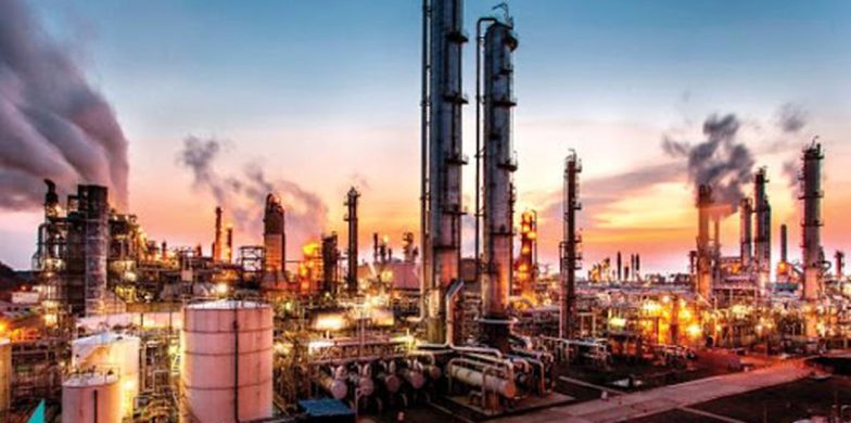 US oil refining industry revenues fell